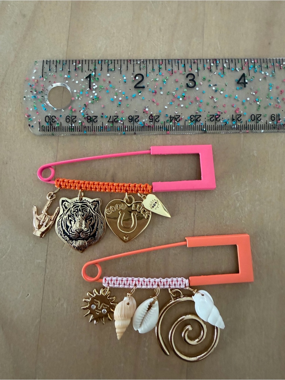 Handmade funky charmed blazer pins/brooches with macrame detail - Picture 5 of 5